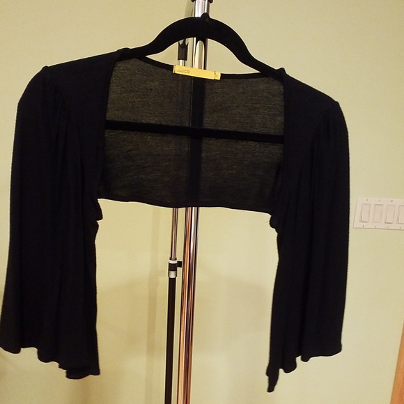 CLOTHING - Picture 4 of 5